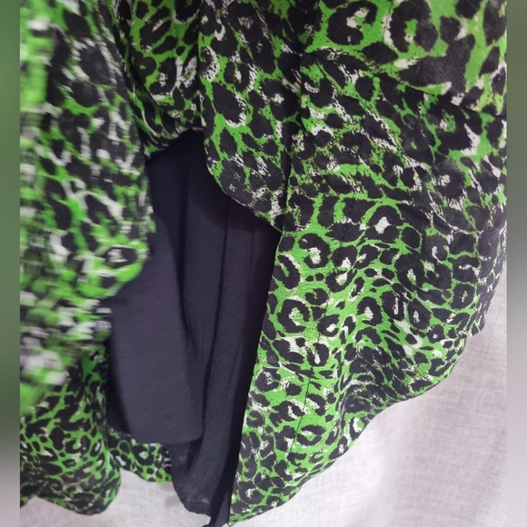 Ladies Green leopard print short Sleeved tea dress. Size 20. Next - Picture 6 of 7